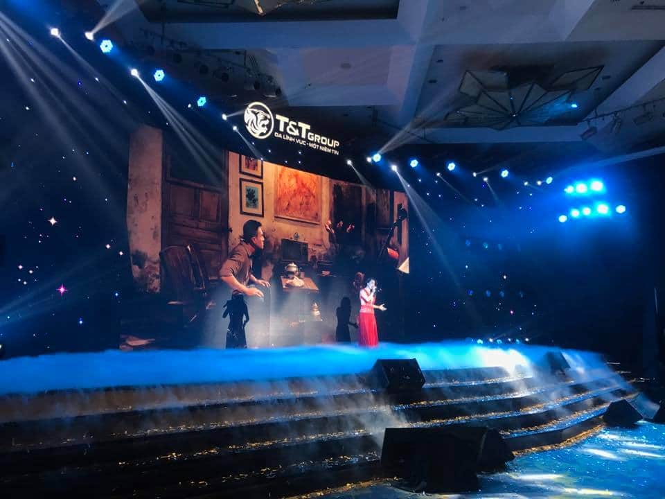 Ca sĩ biểu diễn tại đêm nhạc T&T Group